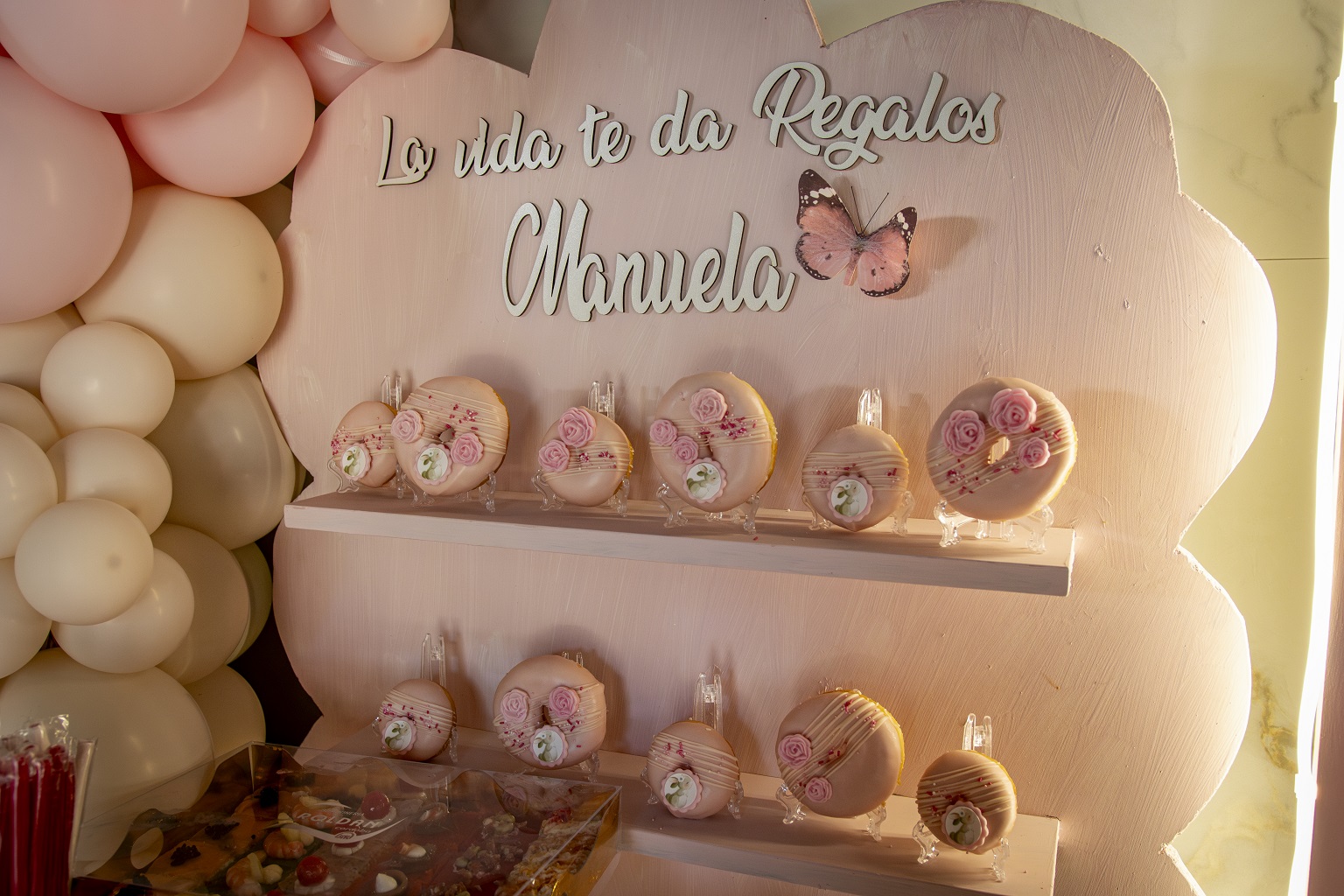 Detalle de decoración temática con dulces